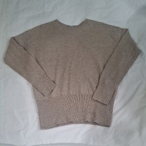 Vince Women's Beige Crew Neck Sweater Size M